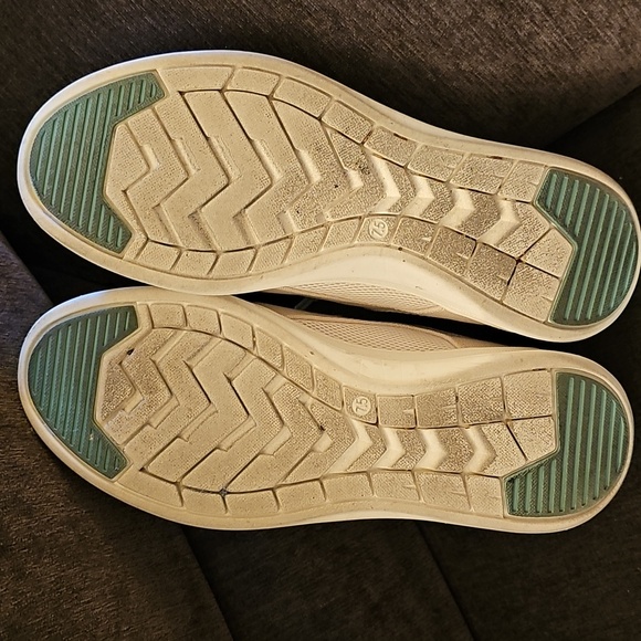 Hurley Women's Castaic Sneakers 🩵🩷 - Picture 9 of 10